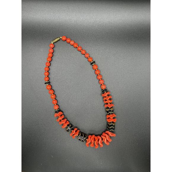 CZECH Glass Coral Pink Ruffle Black Zig Zag Graduated Bead Necklace - Picture 4 of 9